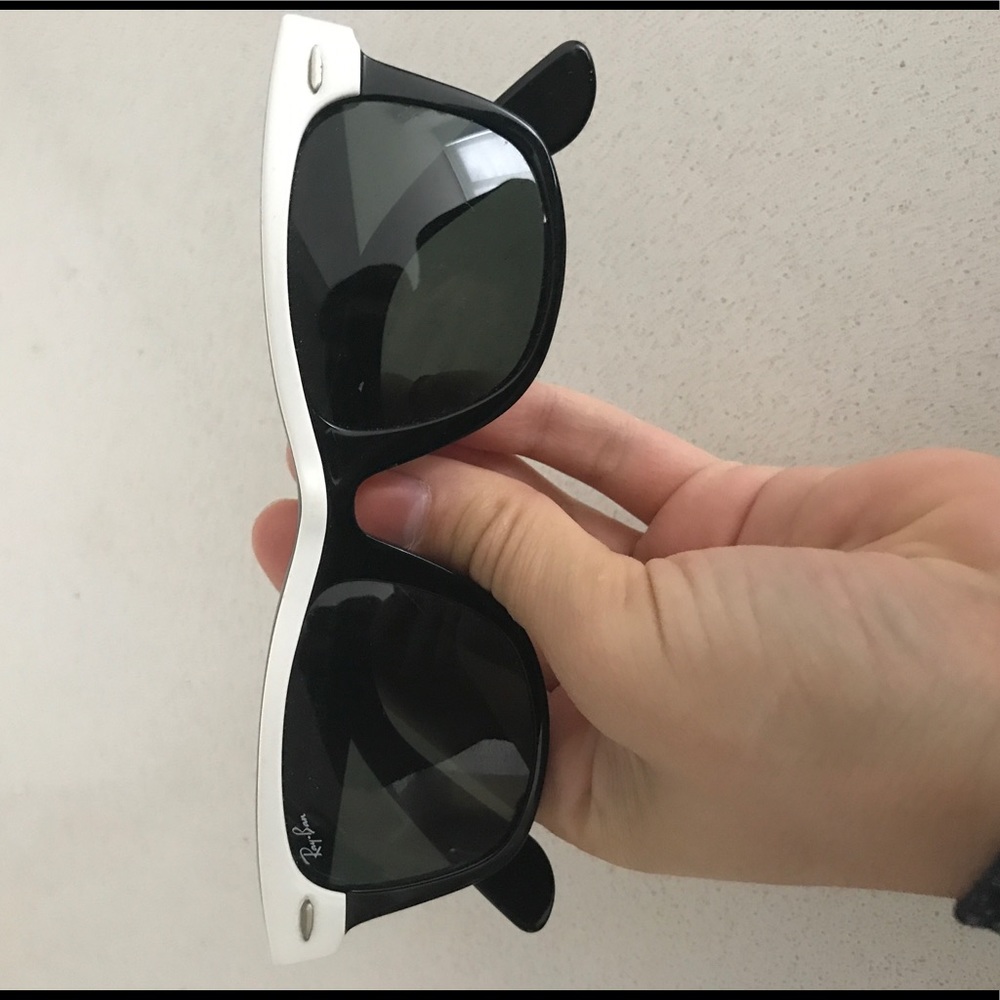 Black and White Ray Ban wayfarers